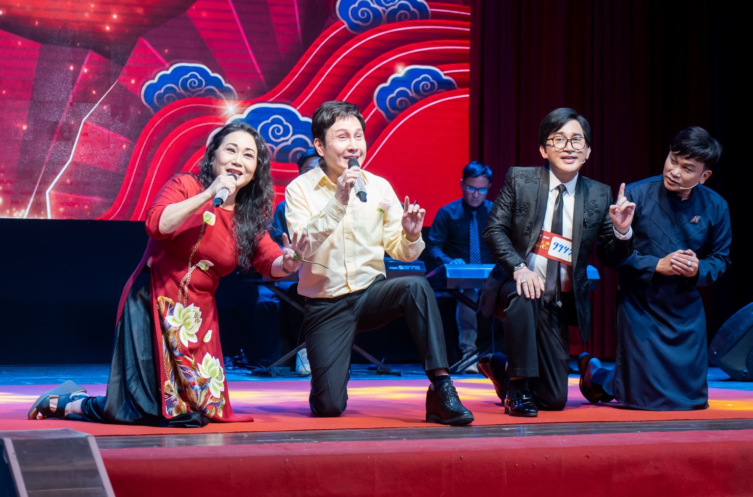 4 nghệ sĩ diễn Lương Sơn Bá Chúc Anh Đài Kim Tử Long   Hữu Quốc hốt hoảng khi Thanh Hằng   Vũ Luân giả làm thí sinh 