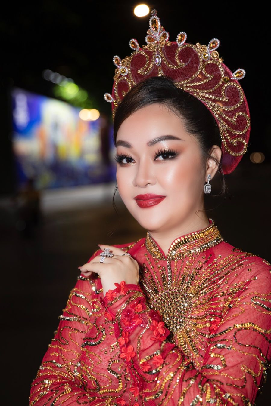 Hoàng Thanh Nga 3 Á hậu Mrs Universe Hoàng Thanh Nga duyên dáng trình diễn áo dài   