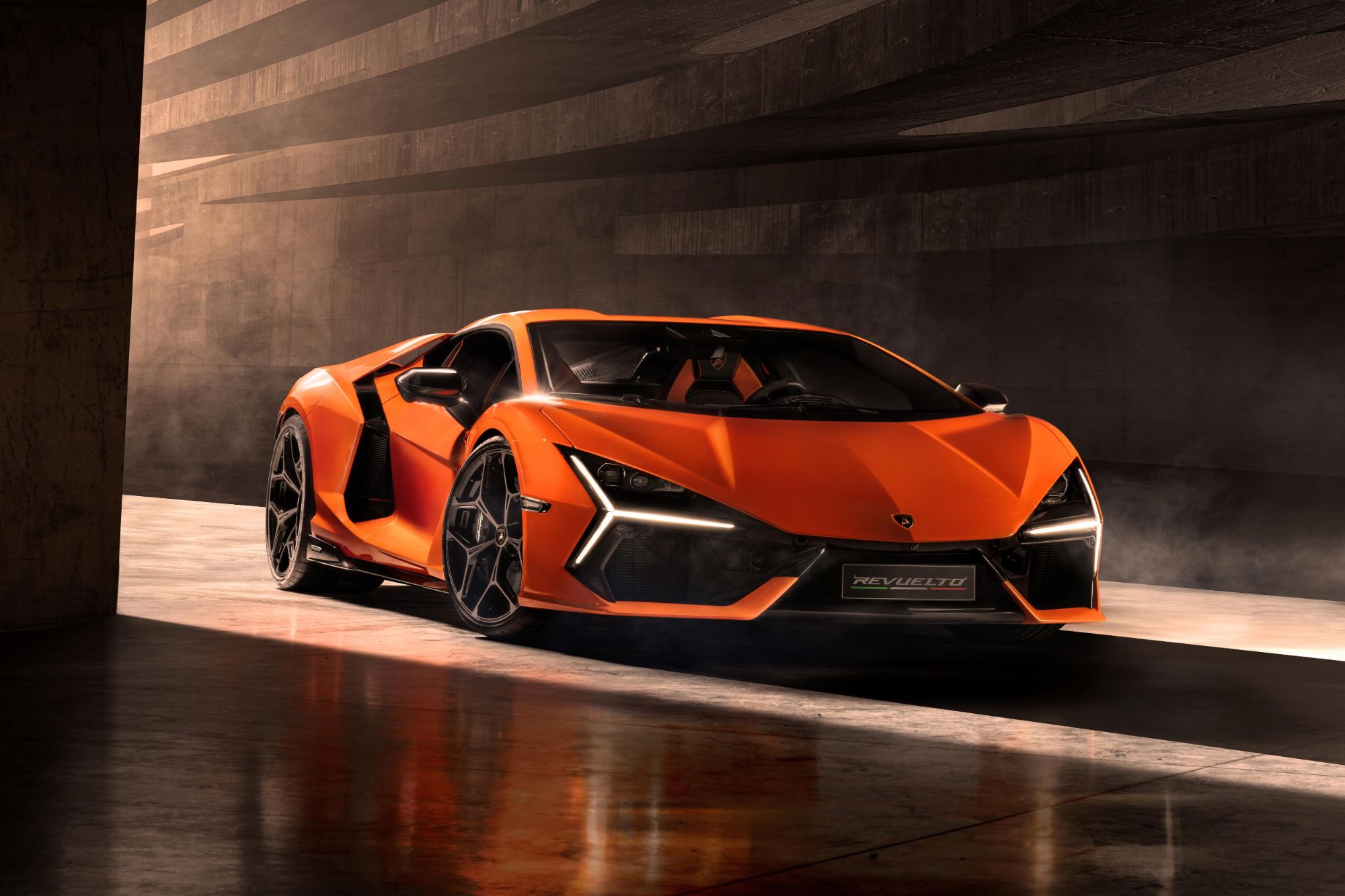 Lamborghini Revuelto 1 Lamborghini chính thức ra mắt siêu xe thể thao V12 hybrid HPEV đầu tiên của thương hiệu