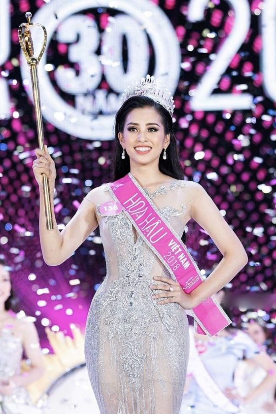 Menard Collagen Gold 1 Hoa hậu Tiểu Vy   Đóa hồng đang độ xuân sắc nhất