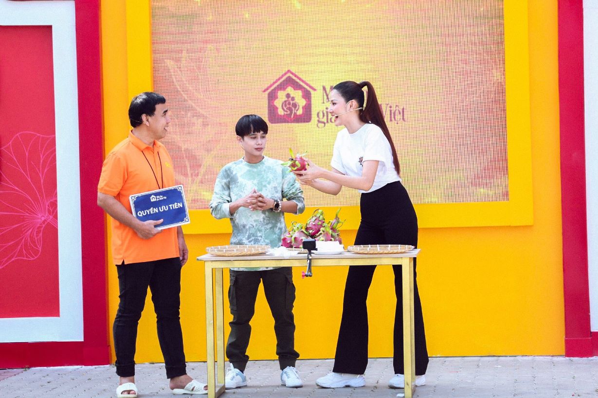 Mái ấm gia đình Việt 2 MC Quyền Linh tiết lộ sẽ nhờ Hoàng Thùy dạy catwalk cho hai con gái