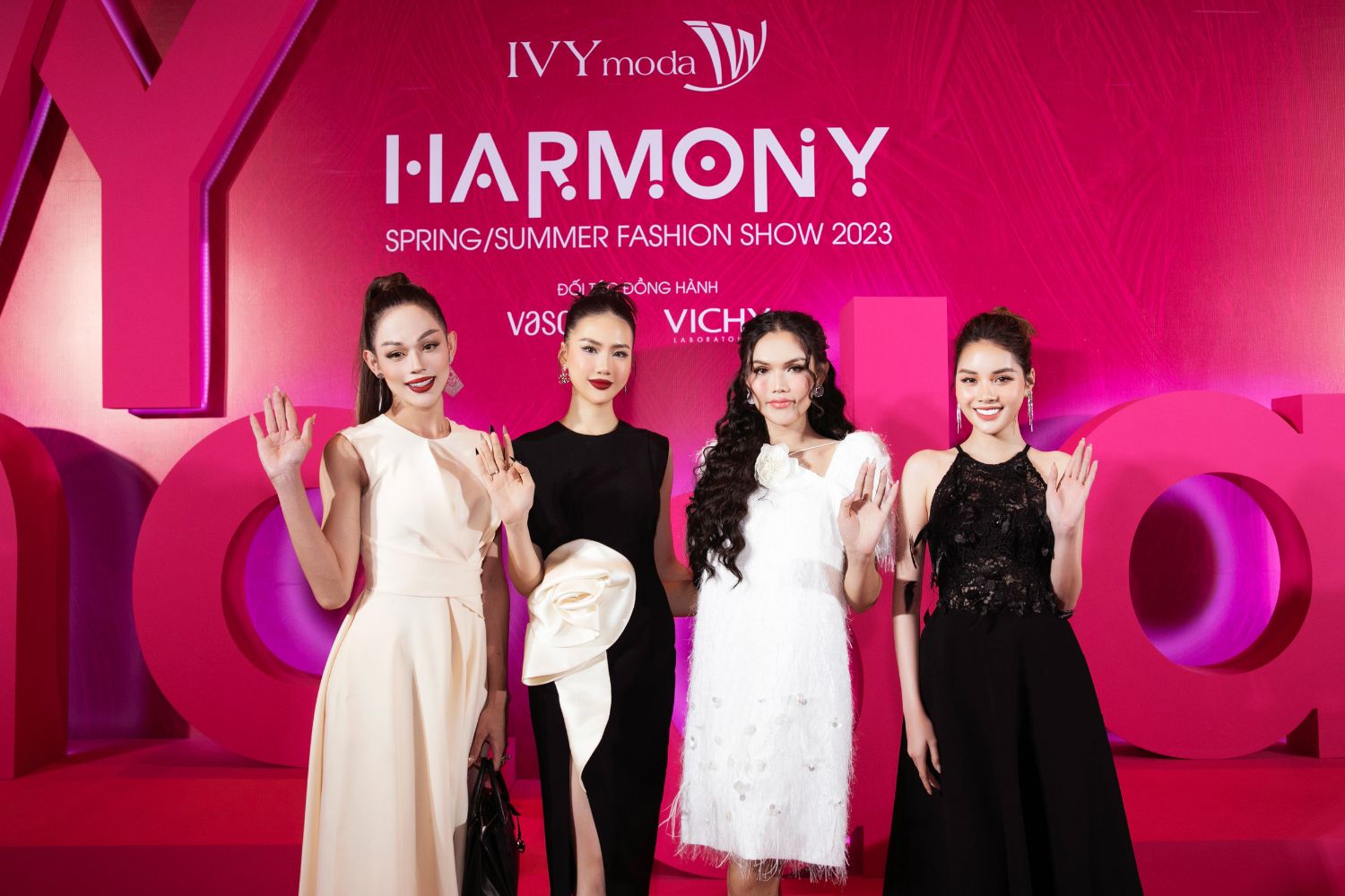 show diễn thời trang IVY moda 4 Minh Hằng khoe thần sắc “mẹ bầu” hội ngộ Tóc Tiên, Sam, Phương Nhi
