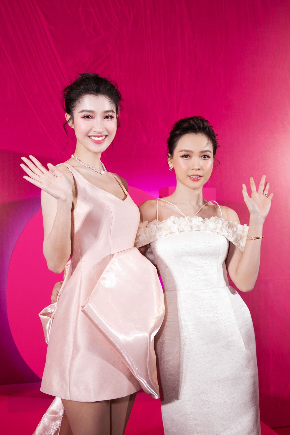 show diễn thời trang IVY moda 6 Minh Hằng khoe thần sắc “mẹ bầu” hội ngộ Tóc Tiên, Sam, Phương Nhi