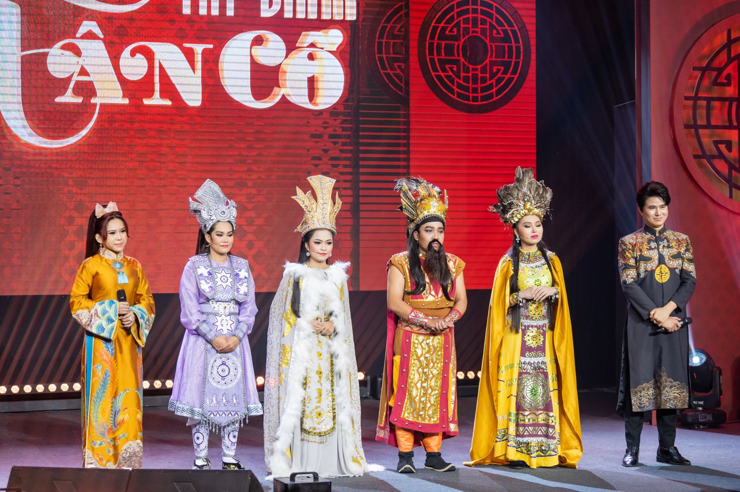 4 thí sinh và MC NSND Hồng Vân không dám hát cải lương sau khi xem học trò Trinh Trinh biểu diễn 
