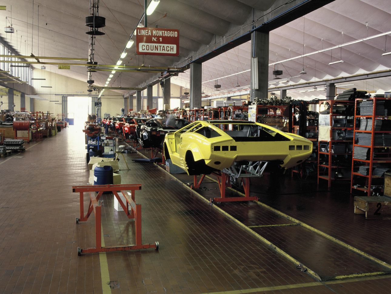 Countach production era Automobili Lamborghini   Hành trình 60 năm phát triển của nhà máy và những tên tuổi siêu xe 
