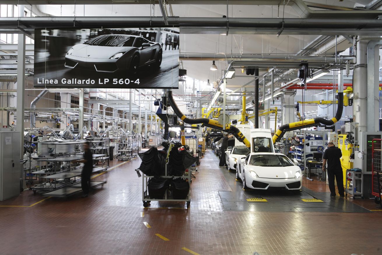 Gallardo and Murcielago pruduction era 5 Automobili Lamborghini   Hành trình 60 năm phát triển của nhà máy và những tên tuổi siêu xe 