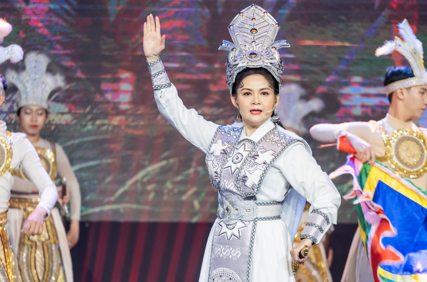 NS Trinh Trinh trình diễn NSND Hồng Vân không dám hát cải lương sau khi xem học trò Trinh Trinh biểu diễn 