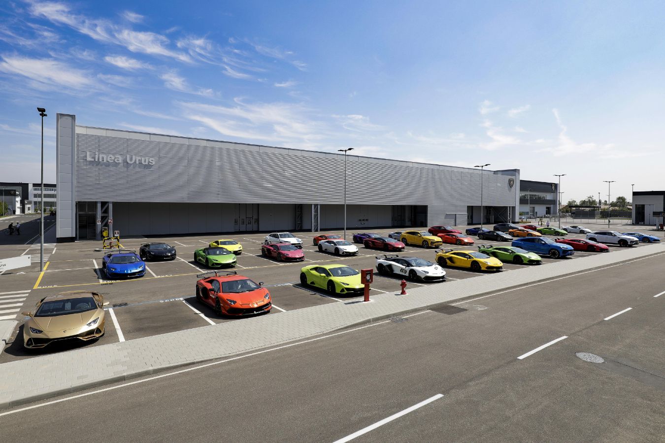 Urus Production 2 Automobili Lamborghini   Hành trình 60 năm phát triển của nhà máy và những tên tuổi siêu xe 