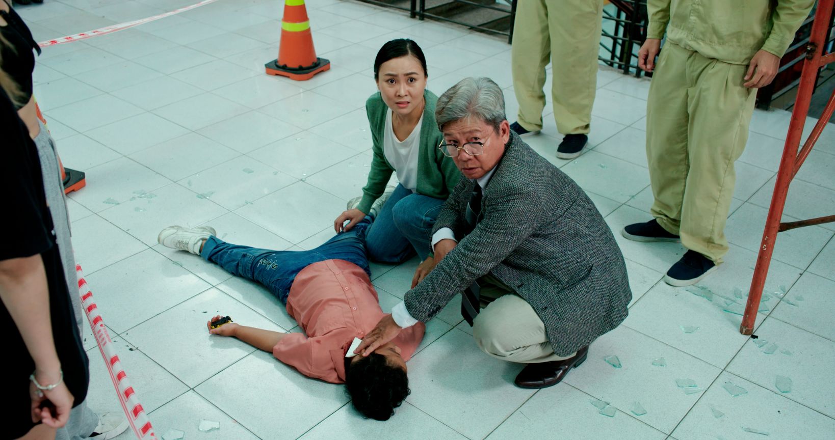 Hiện trường đứa bé xảy ra tai nạn Trần Phong lấy nước mắt khán giả ở tập đầu ‘Doctor Lof   Bác Sĩ Hạnh Phúc’