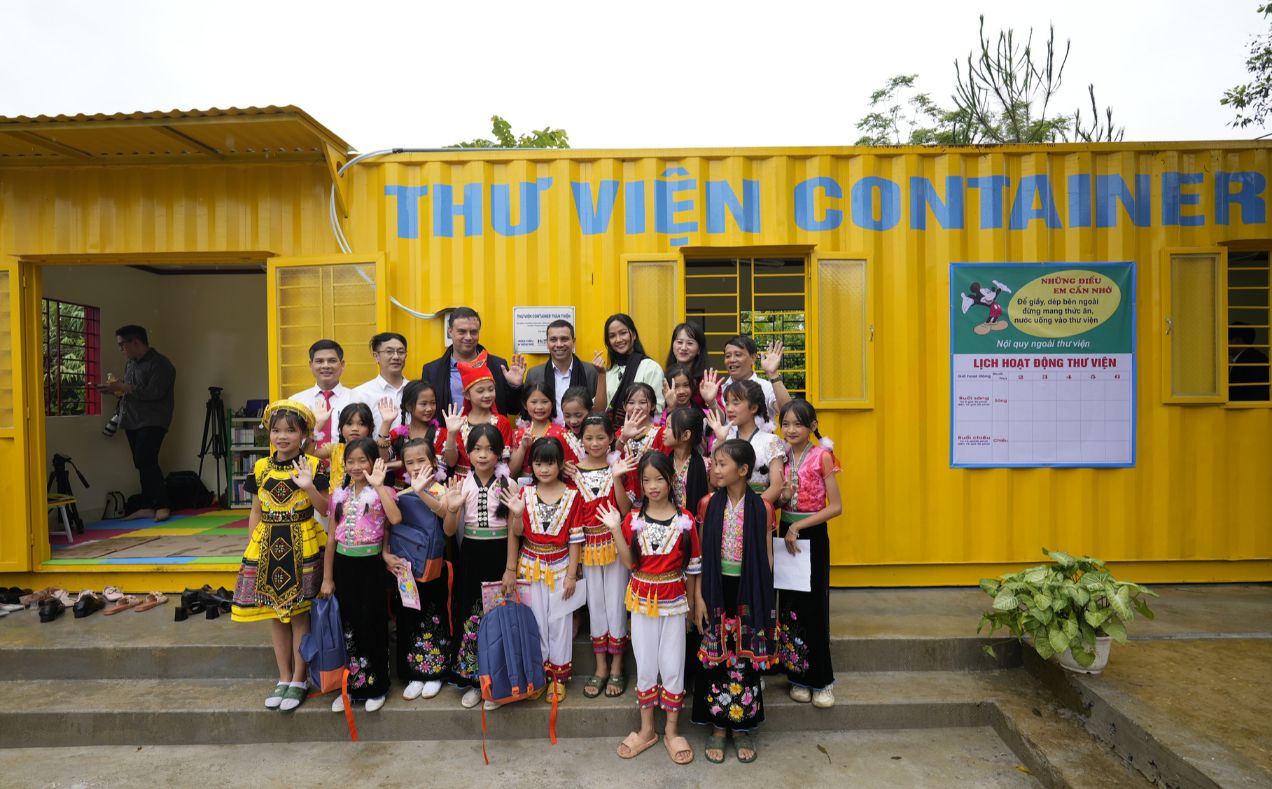 Hoa hau HHen Nie Room To Read5 Hoa hậu HHen Niê mừng sinh nhật bằng dự án xây dựng 5 thư viện thân thiện
