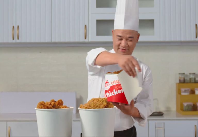 Jollibee 1.1 Jollibee gây sốt giới trẻ với món gà rán hợp vị của chef Phạm Tuấn Hải