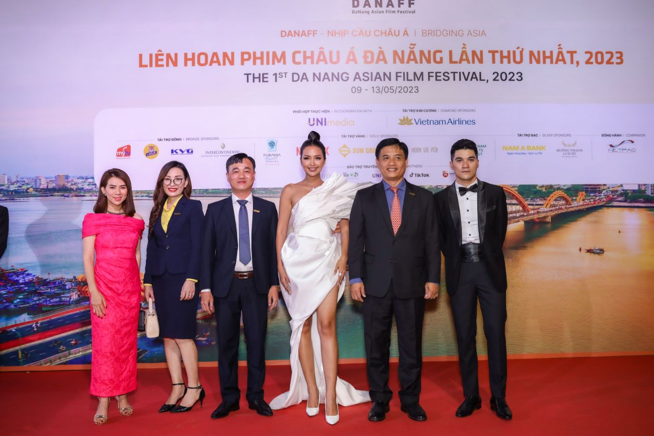 KHAI MẠC LIÊN HOAN PHIM CH U Á ĐÀ NẴNG LẦN THỨ I UNIMEDIA 5 UniMedia tiếp lửa điện ảnh, mãn nhãn lễ khai mạc Liên hoan phim Châu Á Đà Nẵng