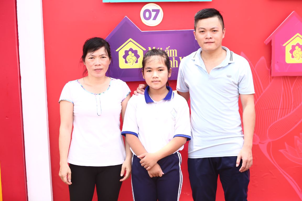 em Hà Anh Thư MC Quyền Linh khâm phục người phụ nữ nghèo vượt khó nuôi con học thành tài