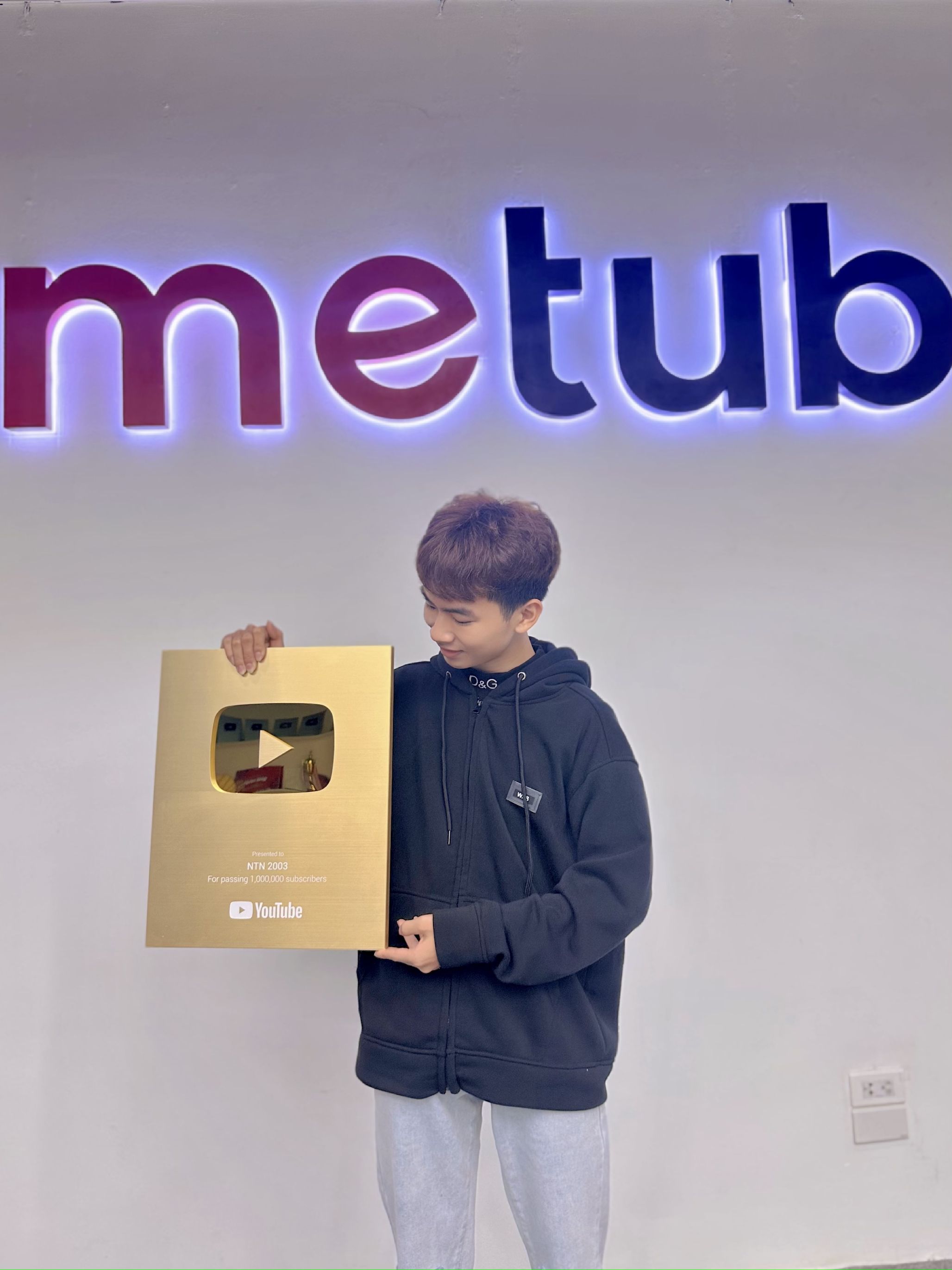 YouTube Ngô Thế Ngọc 1 20 tuổi sở hữu 3 nút vàng YouTube, Ngô Thế Ngọc có bí quyết gì?