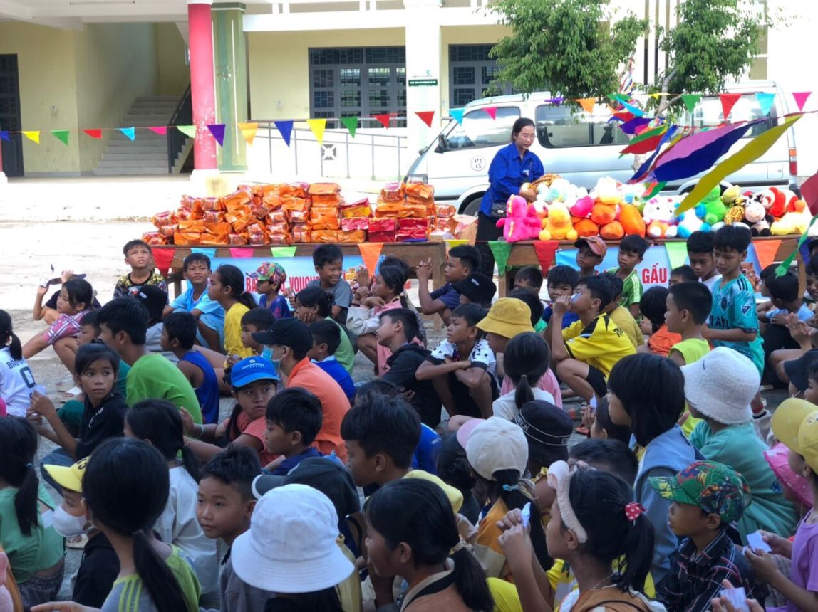 phien cho vung cao 4 Quỹ Thục Uyên Foundation tổ chức Phiên chợ xanh trẻ thơ vùng cao cho 150 trẻ em Phú Yên