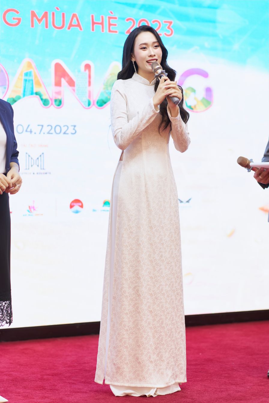 Lễ hội tận hưởng mùa hè Đà Nẵng 2023 – Wow Đà Nẵng 3 Hoa hậu Ban Mai thanh lịch áo dài gấm, làm đại sứ lễ hội tại Đà Nẵng
