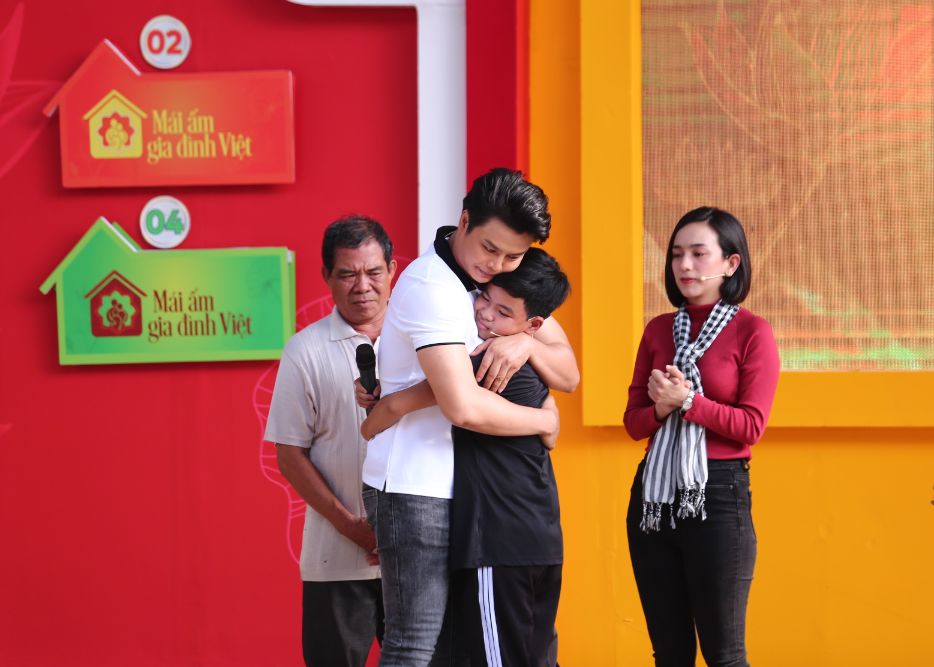 mai am gia dinh viet 4 Nghệ sĩ cải lương Võ Minh Lâm chia sẻ về tuổi thơ phải sống xa ba mẹ