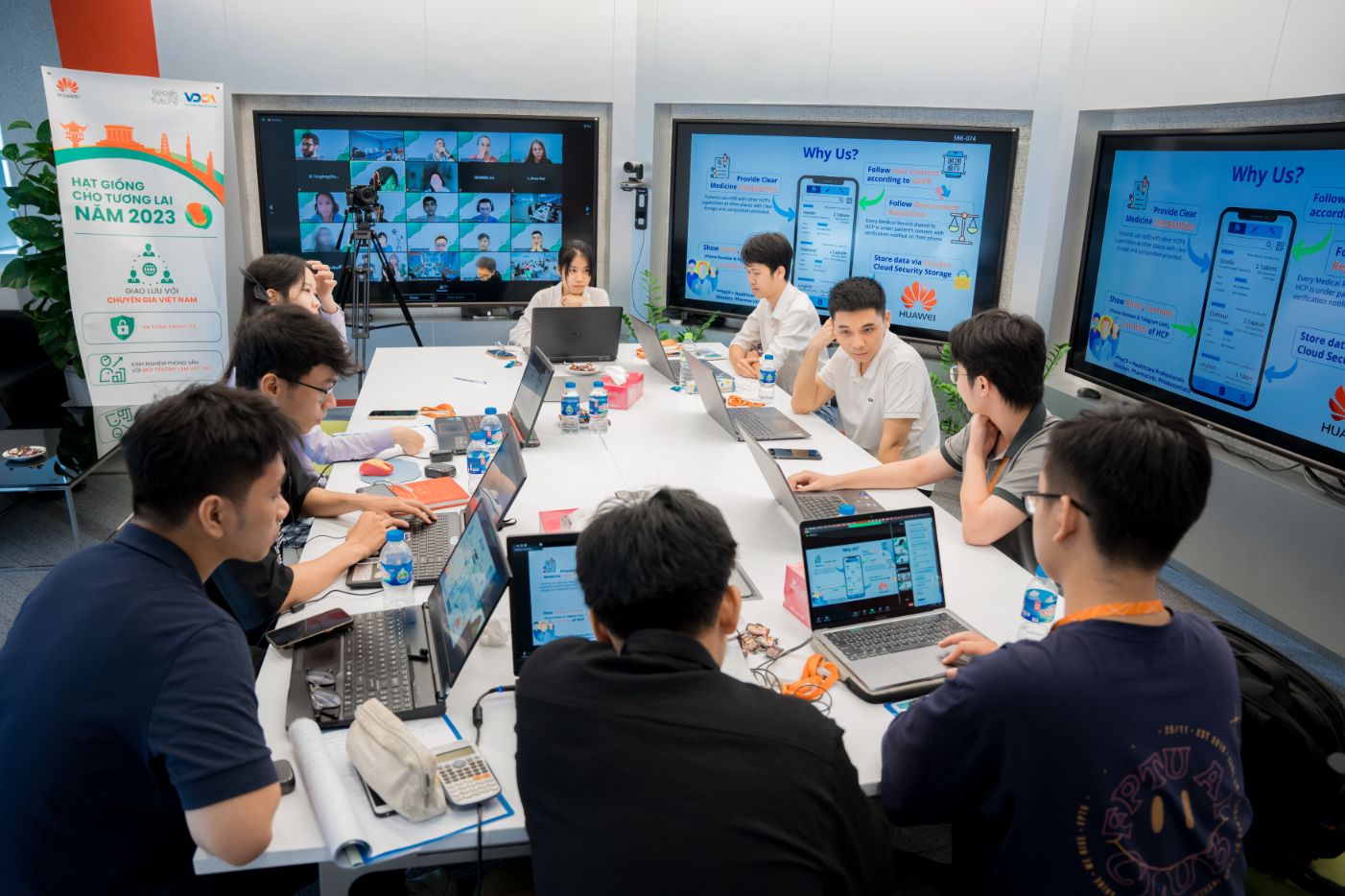Huawei TCBC Huawei Hạt giống cho tương lai 3 Huawei Việt Nam tìm ra 4 sinh viên xuất sắc tranh giải khởi nghiệp 100.000 USD