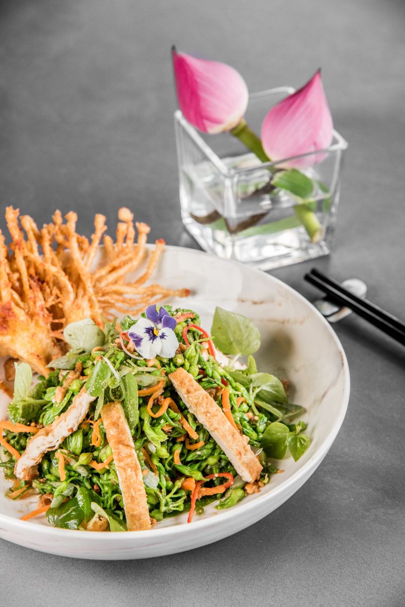 VIETNAM HOUSE Gỏi bông Thiên Lý rau càng cua cà rốt nấm kim châm đậu hủ chiên đậu phộng Phong phú ẩm thực chay mùa Vu Lan tại các nhà hàng của tập đoàn WMC
