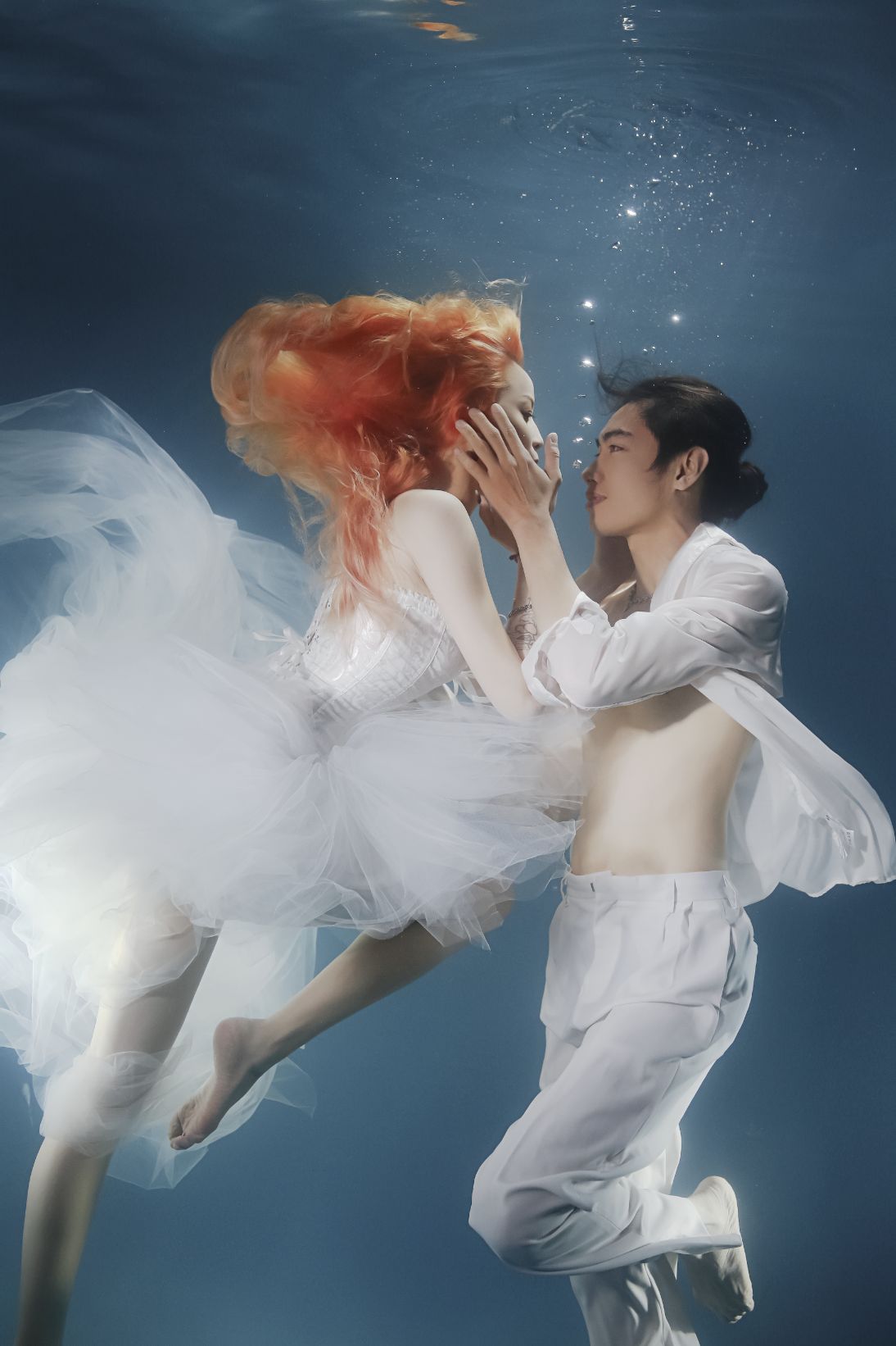 hot girl Trung Quốc Yee Pink 5 Quang Đăng cùng bạn gái tung bộ ảnh dưới nước đầy nghệ thuật