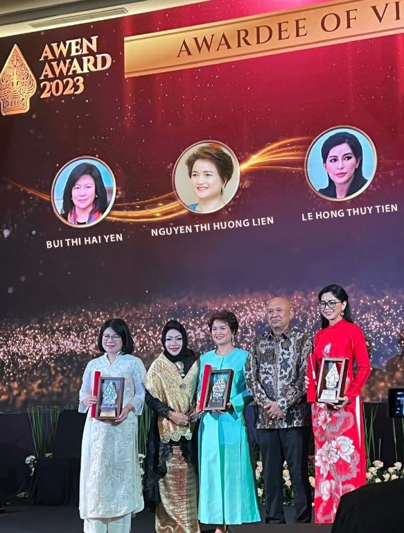 BALEHO1 Bà Lê Hồng Thuỷ Tiên nhận giải Nữ doanh nhân ASEAN tại AWEN AWARD 2023