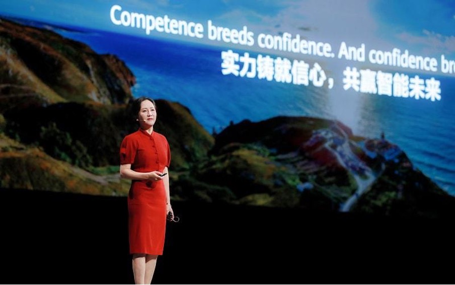 Bà Mạnh Vãn Chu Phó Chủ tịch HĐQT Chủ tịch Luân phiên kiêm Giám đốc Tài chính của Huawei phát biểu tại Huawei Connect 2023 Huawei Connect 2023: Tăng tốc trí thông minh vì thành công chung