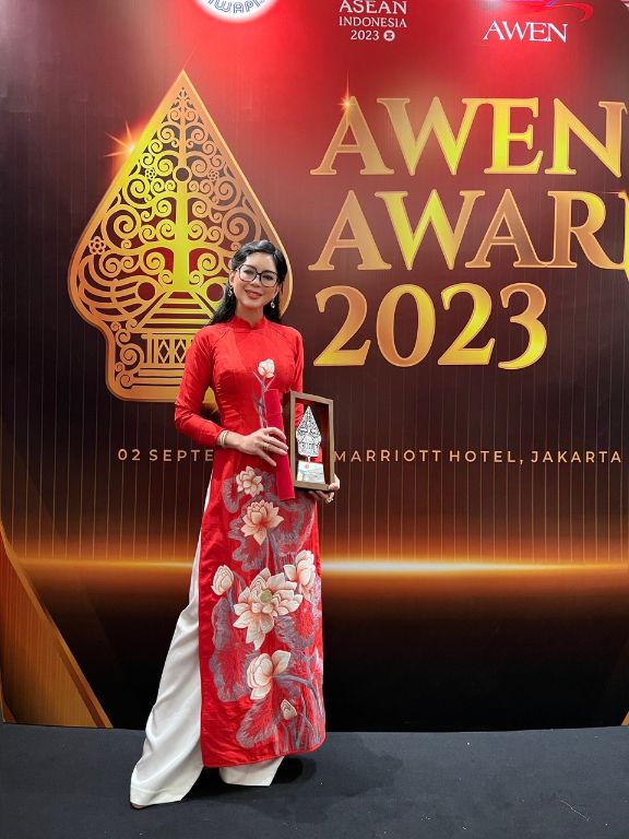 Doanh nhan Le Hong Thuy Tien nhan giai thuong Bà Lê Hồng Thuỷ Tiên nhận giải Nữ doanh nhân ASEAN tại AWEN AWARD 2023