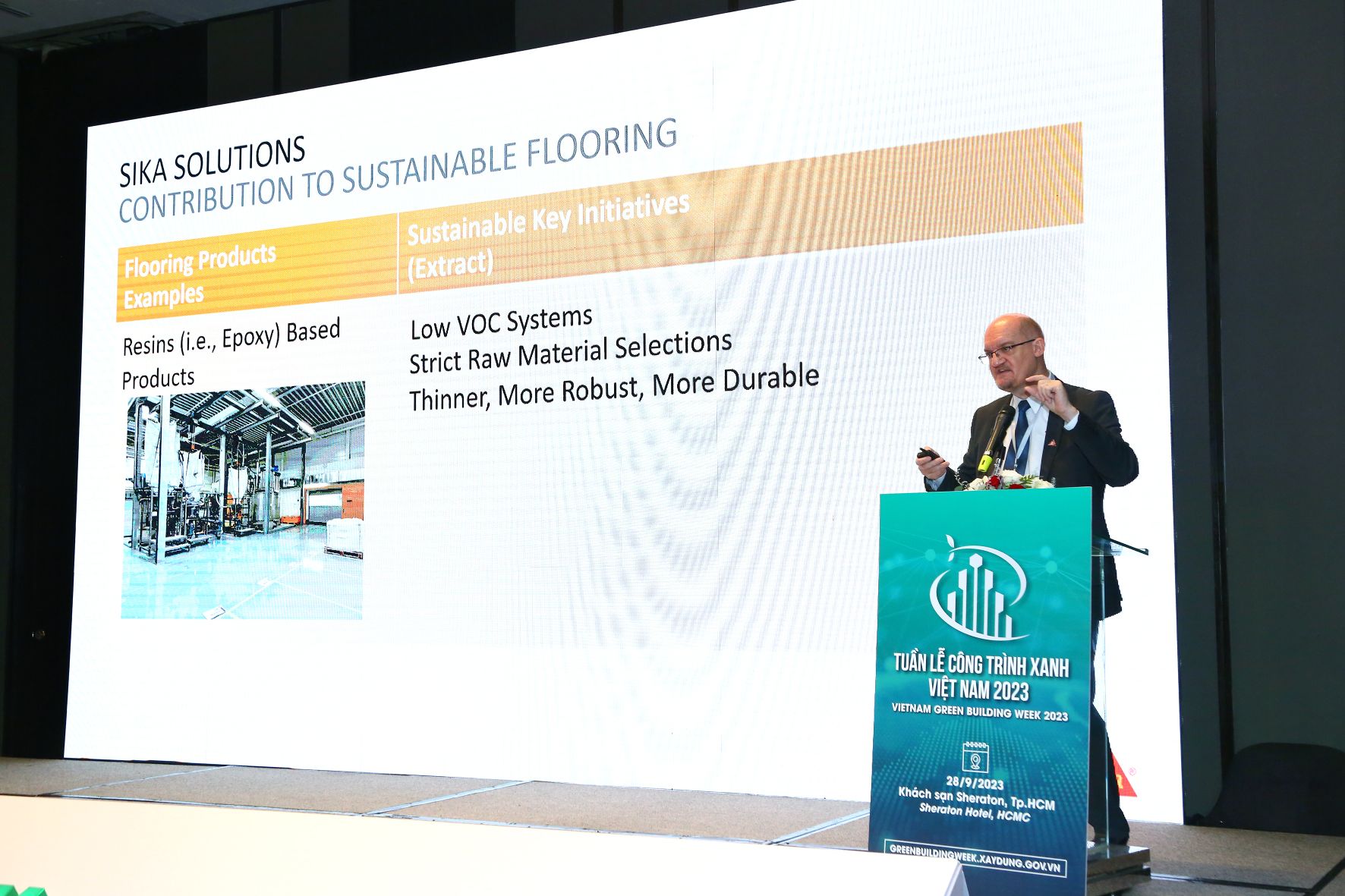 Ông Laurent Bouet Giám Đốc Phát Triển Hệ Thống Phủ Sàn Sika Châu Á Thái Bình Dương và bài chia sẻ Phát triển Công trình Xanh thúc đẩy chuyển đổi xanh ngành Xây dựng