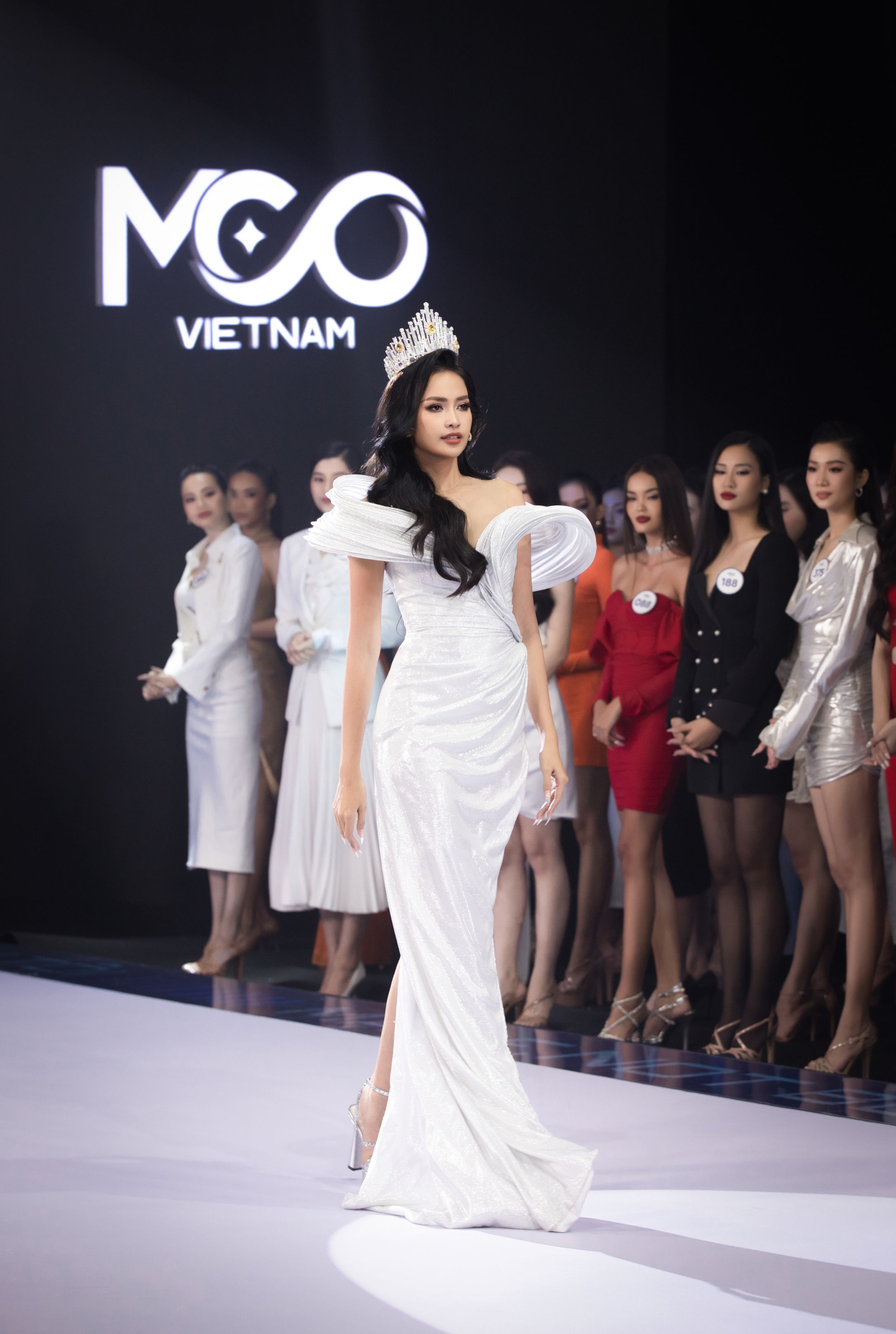 HOST HOA HẬU NGỌC CHÂU 9 Tôi là Hoa hậu Hoàn vũ Việt Nam tung trailer hứa hẹn bùng nổ cho sự trở lại