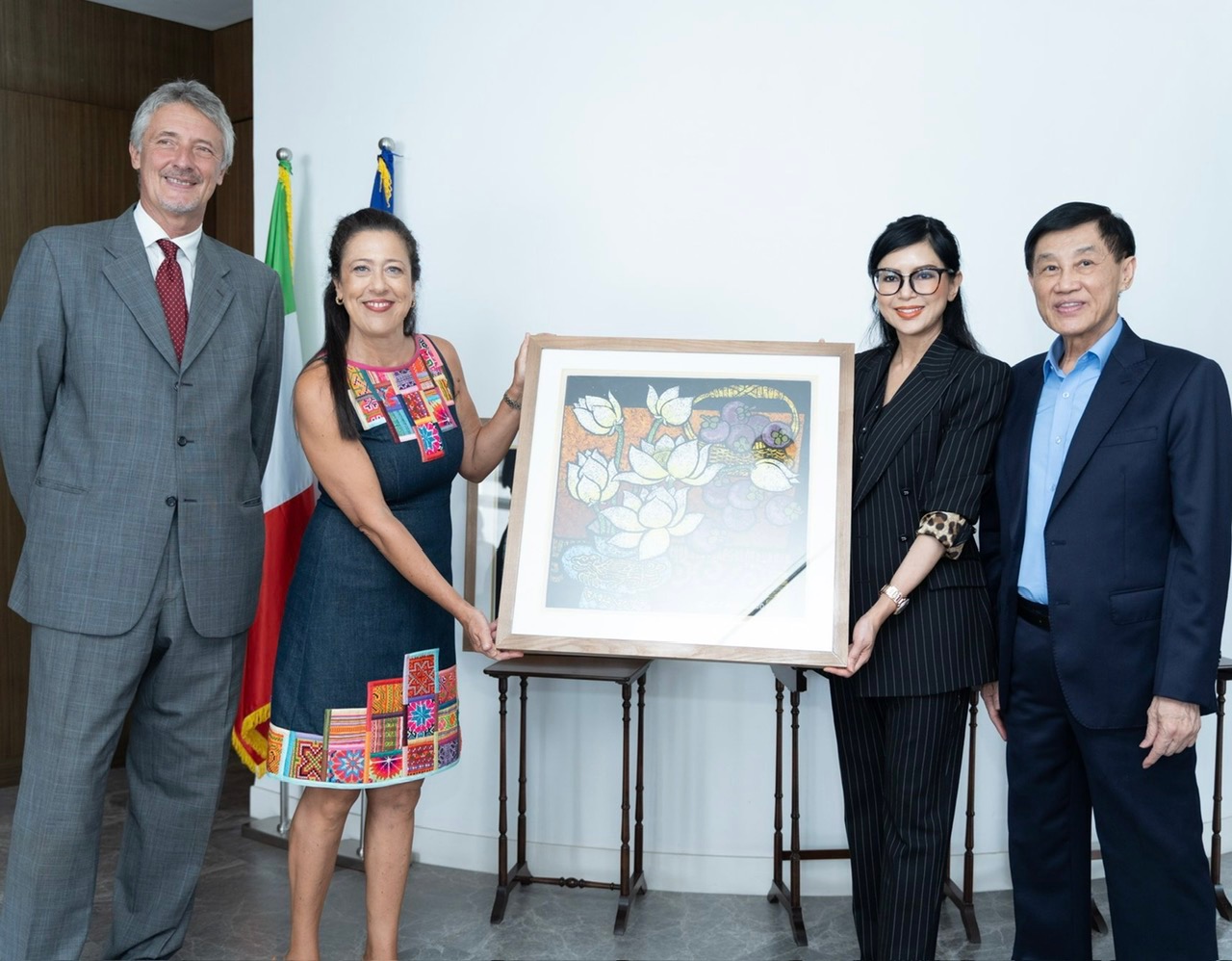 Tập đoàn IPPG 2 Ông Johnathan Hạnh Nguyễn đấu giá từ thiện 3 bức tranh trị giá 2,4 tỷ đồng