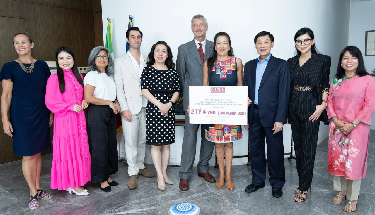 Tập đoàn IPPG 3 Ông Johnathan Hạnh Nguyễn đấu giá từ thiện 3 bức tranh trị giá 2,4 tỷ đồng