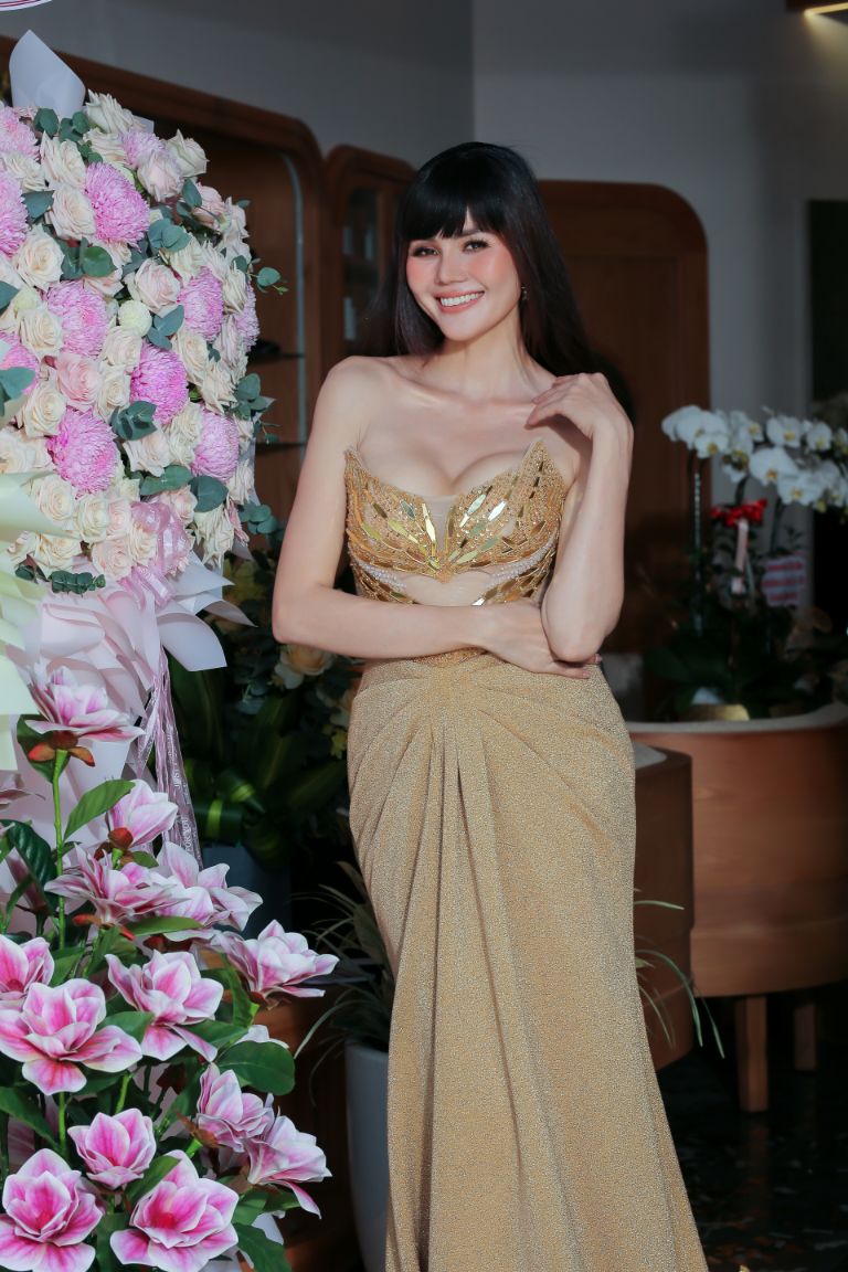 hoa hau kim nguyen 5 Hoa hậu Kim Nguyên khoe vòng một nóng bỏng, nổi bần bật giữa sự kiện