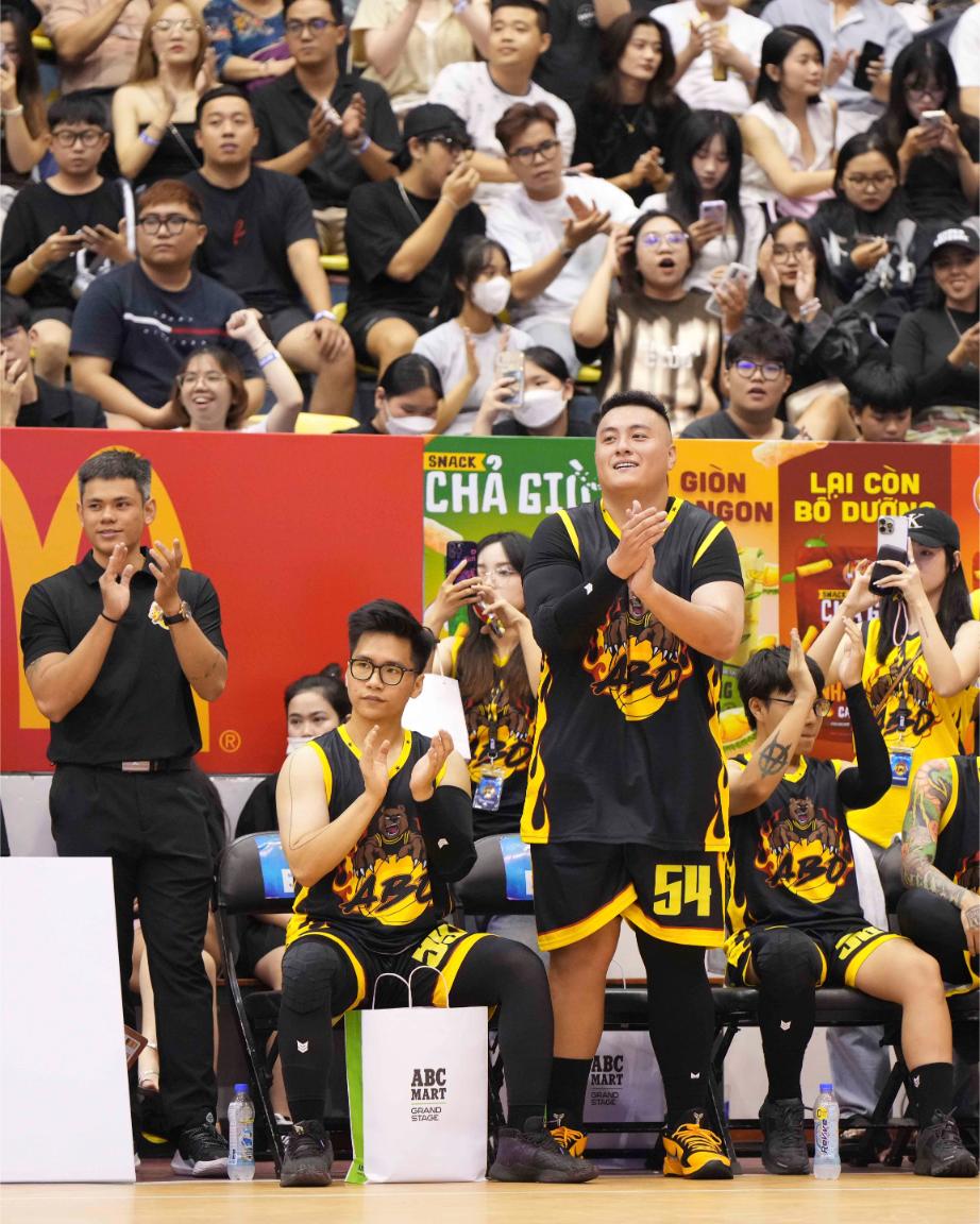 Fabo Nguyễn 1 Fabo Nguyễn tổ chức giải đấu bóng rổ, doanh thu 100% dùng làm từ thiện