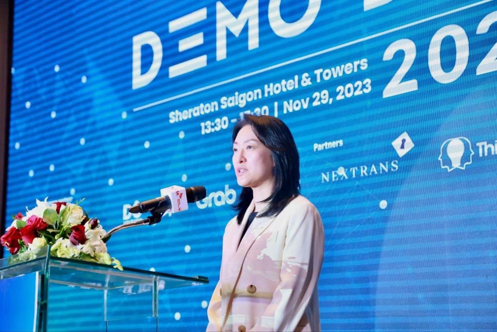 Bà Chun Chae Rhan Phó Chủ tịch Cấp cao Giám đốc SK Vietnam phát biểu khai mạc Demo Day SKSF 2023 SK Startup Fellowship 2023 công bố top 3 startup xuất sắc