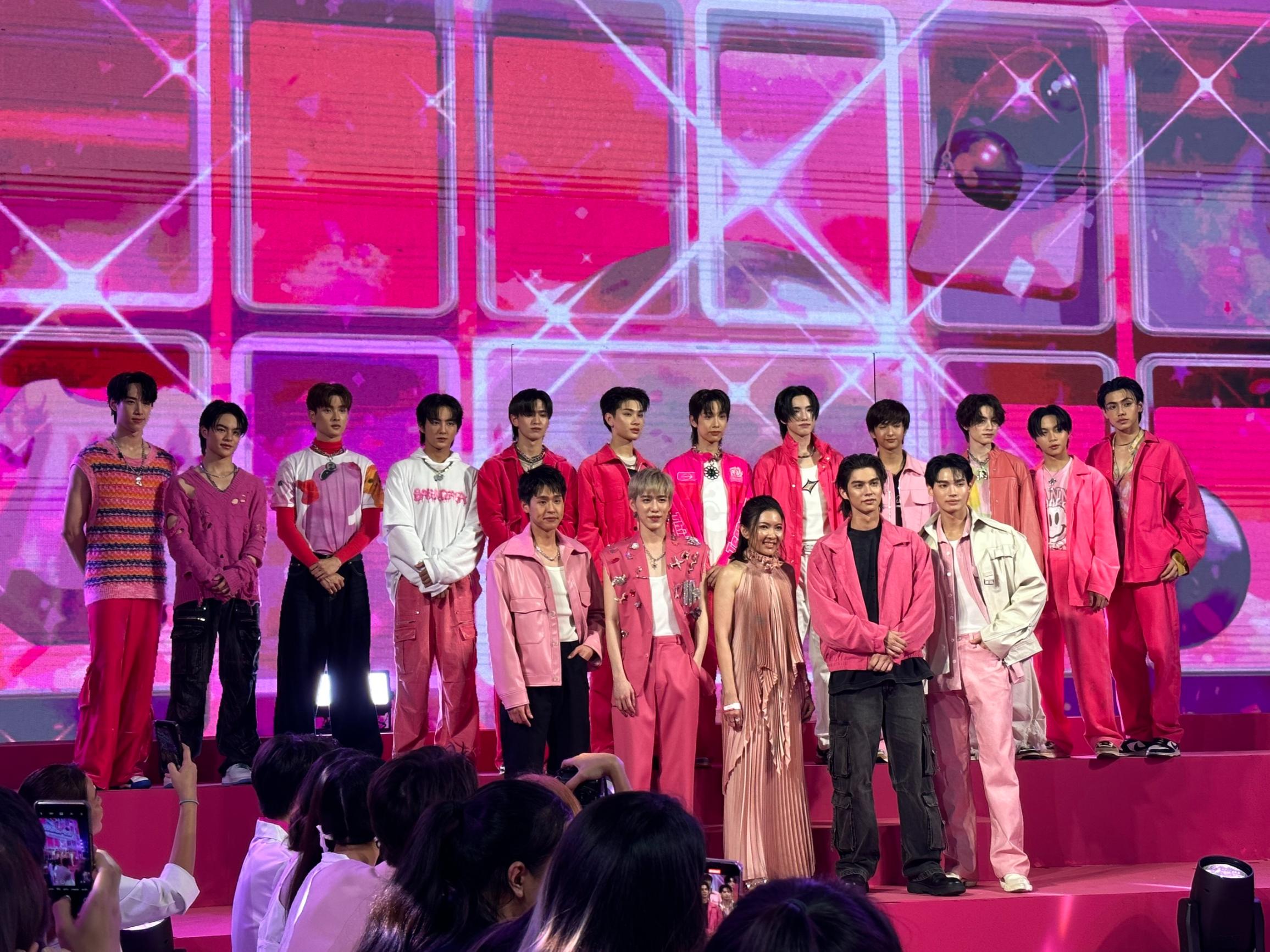 Dan celeb 1 L SEOUL   Thương hiệu Việt duy nhất có mặt trong show thời trang ở Thái Lan
