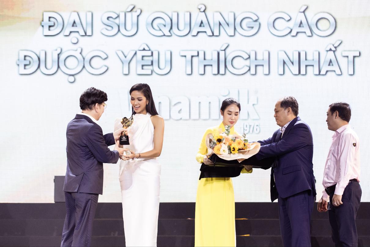 Hen 12 Hoa hậu HHen Niê nhận tin vui những ngày cuối năm
