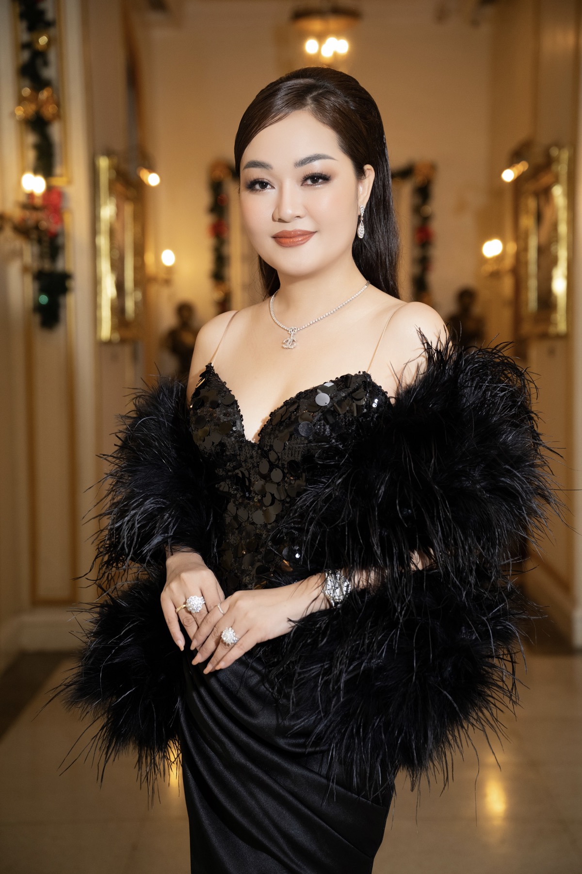 Hoa hậu Hoàng Thanh Nga 2 Hoa hậu Hoàng Thanh Nga với những tuyệt tác vương miện dành cho nhan sắc Việt