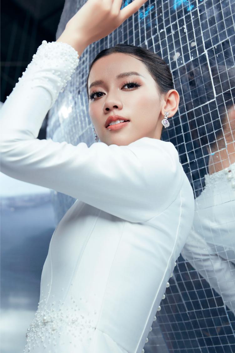 Miss Cosmo 1 Top 38 Miss Cosmo Vietnam 2023 tung bộ ảnh cảm hứng từ tương lai