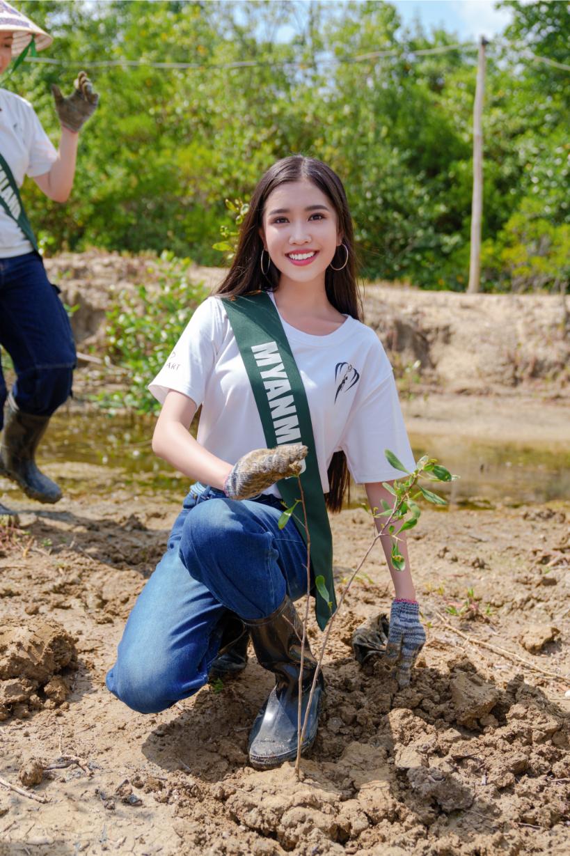 Miss Earth 24 Đỗ Lan Anh cùng dàn thí sinh Miss Earth 2023 trồng cây tại Cần Giờ