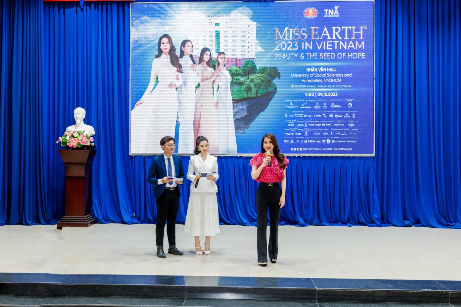 Miss Earth 4 1 Thí sinh Miss Earth 2023 trao đổi vấn đề môi trường với sinh viên