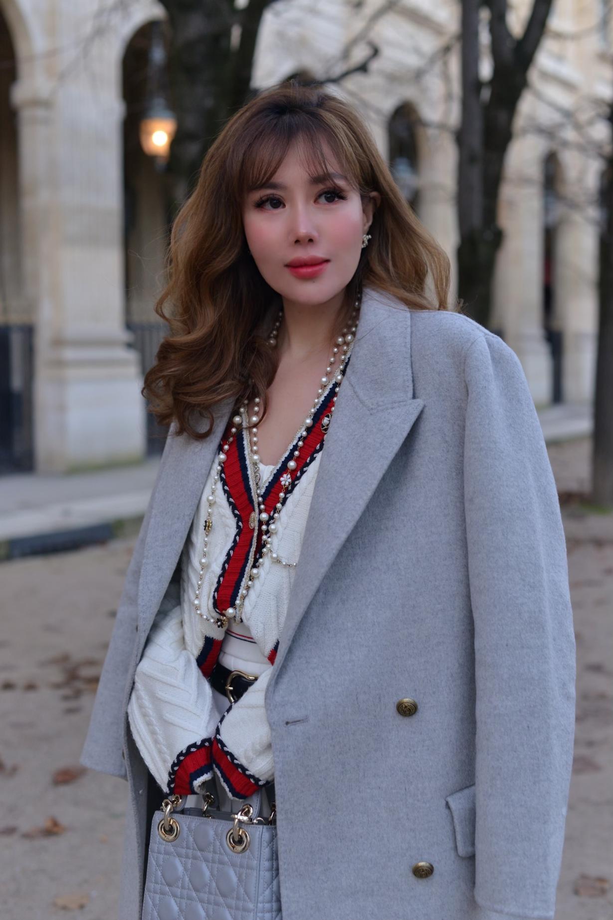 Nữ nhà văn họa sĩ kiêm luật sư nổi tiếng Amanda Huỳnh 5 Nhà văn Amanda Huỳnh tung bộ ảnh thời trang thanh lịch mừng Giáng Sinh