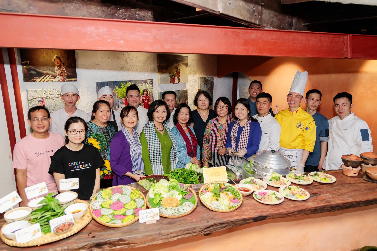 các nghệ nhân ẩm thực Việt Nam 5 Bánh nghệ Gò Công khiến thực khách trầm trồ vì công phu và đẹp mắt