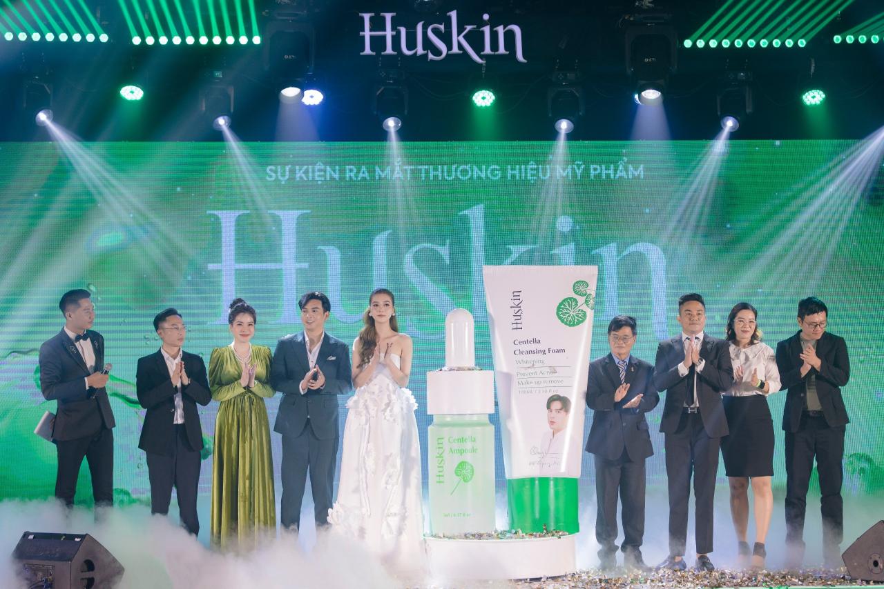 my pham huskin 2 Vợ chồng Hồ Quang Hiếu ra mắt thương hiệu mỹ phẩm Huskin