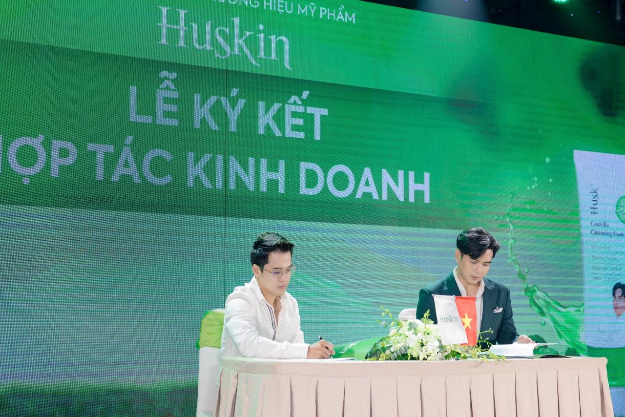 my pham huskin 4 Vợ chồng Hồ Quang Hiếu ra mắt thương hiệu mỹ phẩm Huskin