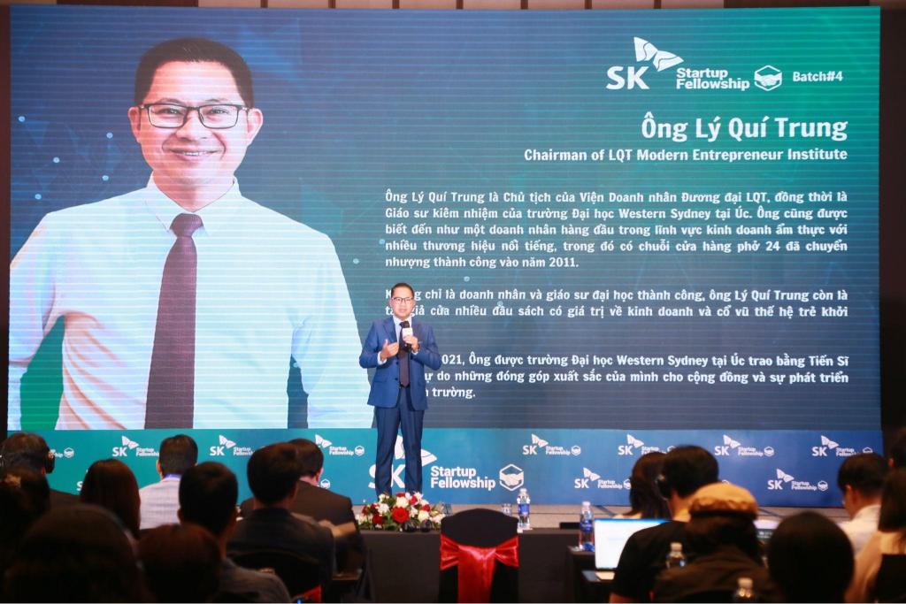 Ông Lý Quí Trung Chủ tịch Viện Doanh nhân Đương đại LQT chia sẻ tại Demo Day SKSF 2023 SK Startup Fellowship 2023 công bố top 3 startup xuất sắc