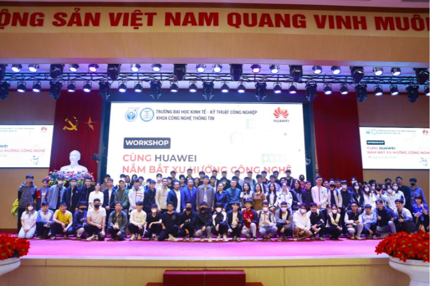 Huawei vinh danh 06 sinh viên chiến thắng cuộc thi ICT Competition Vietnam 2023 2024 2 Huawei vinh danh 6 sinh viên chiến thắng ICT Competition Vietnam 2023   2024