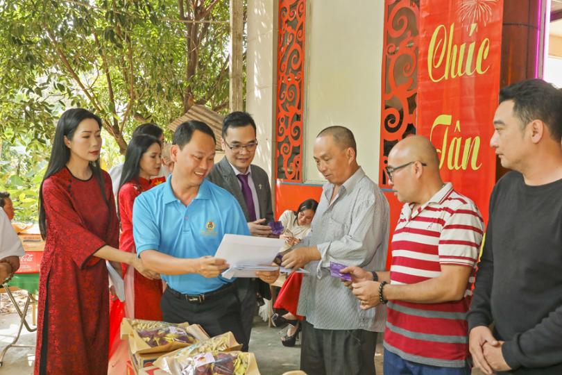 Nsnd Trinh Kim Chi kêu gọi giúp nghệ sĩ nghèo 24 NSND Trịnh Kim Chi mang Tết đến sớm tại Khu dưỡng lão nghệ sĩ 