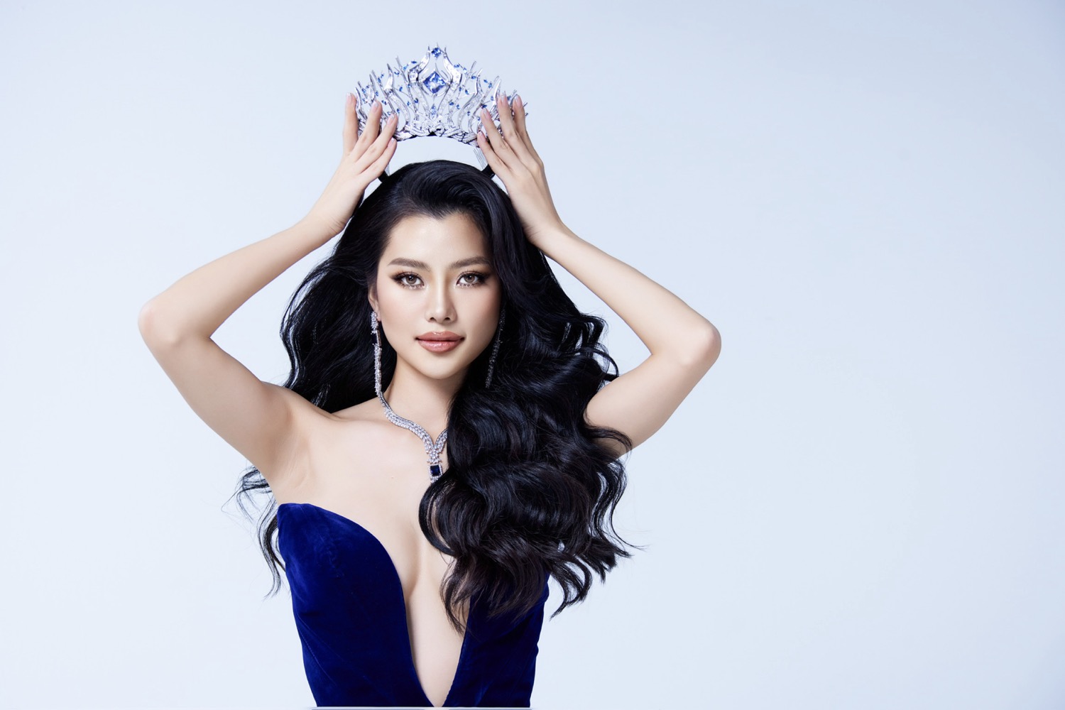 Miss Cosmo Vietnam 2023 1 Á hậu Hoàng Nhung rạng rỡ bên chiếc Tiara – Miss Cosmo Vietnam 2023