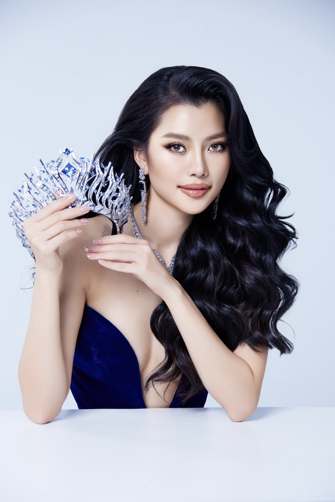 Miss Cosmo Vietnam 2023 2 Á hậu Hoàng Nhung rạng rỡ bên chiếc Tiara – Miss Cosmo Vietnam 2023