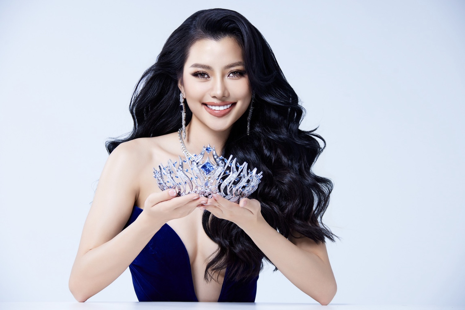 Miss Cosmo Vietnam 2023 3 Á hậu Hoàng Nhung rạng rỡ bên chiếc Tiara – Miss Cosmo Vietnam 2023